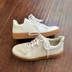 VEJA V10 Women’s Low top sneakers white US7